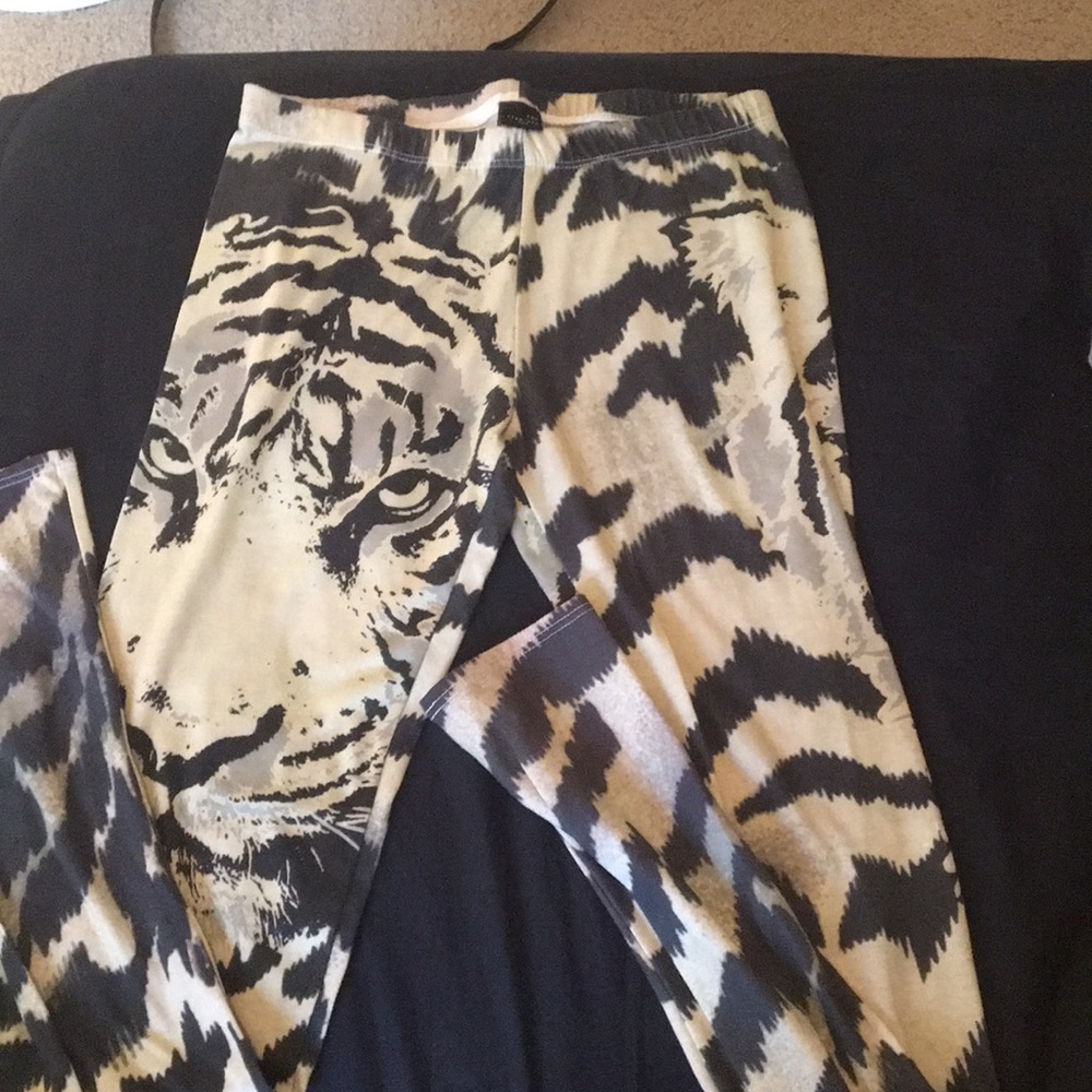 Size M leggings